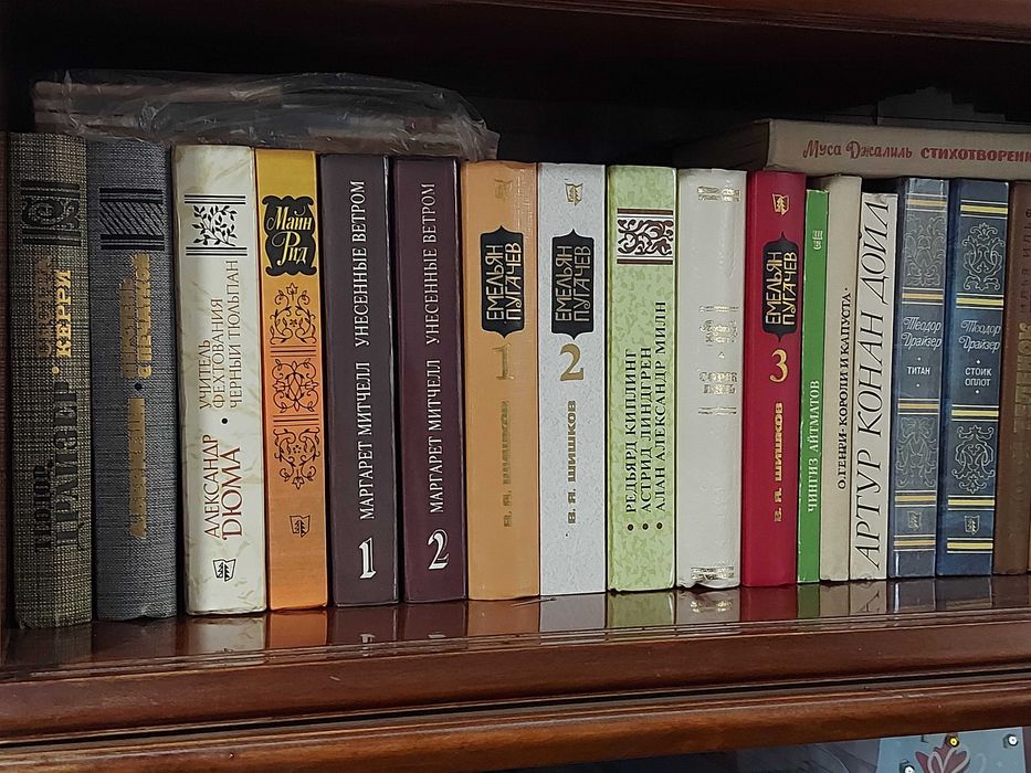 Книги по 10 тыс сум