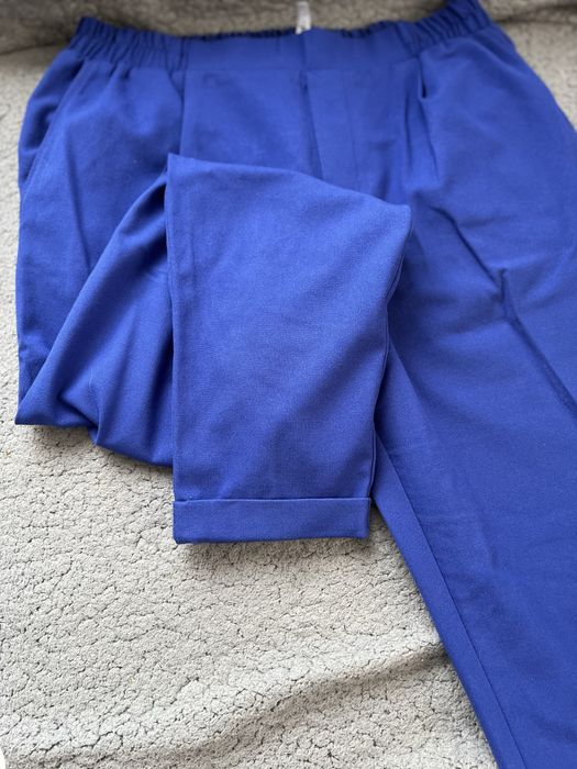 Pantaloni bershka lejeri