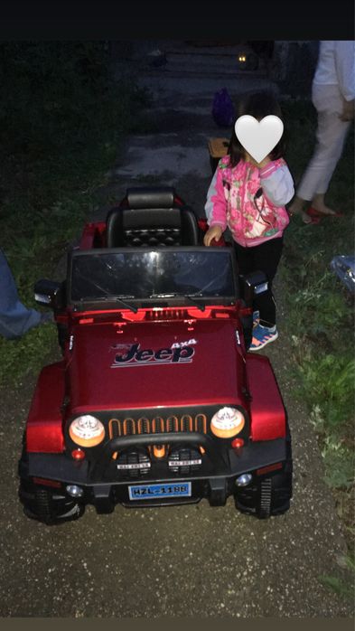 Продам машину детскую