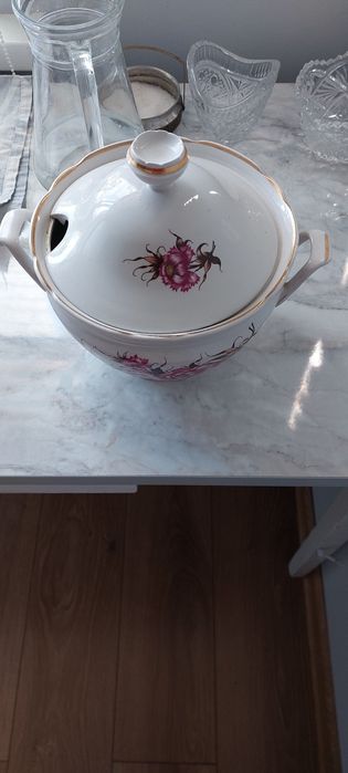 Супница, без тарелок.