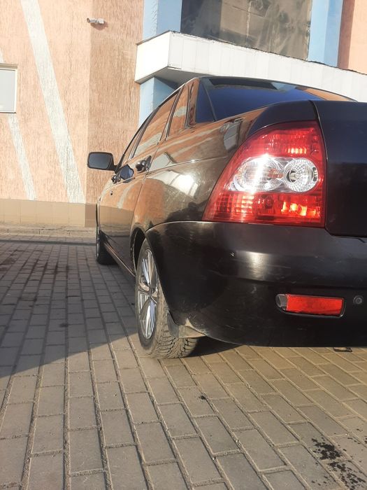 Приора 1 в родной окраске.