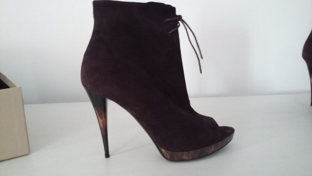 Botine Burberry 37.5 (nepurtate; in cutie)