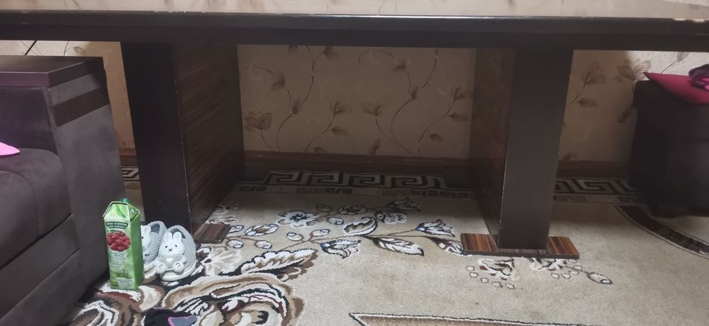 Стол в гостинную