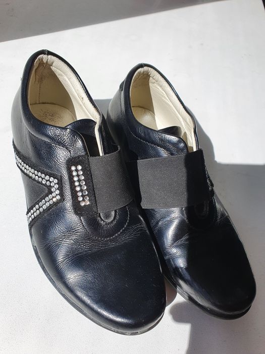 Продам детскую обувь