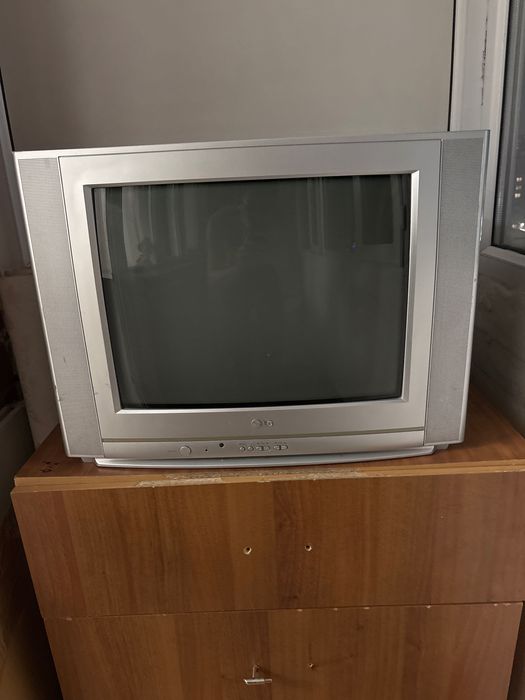 Телевизор отличный