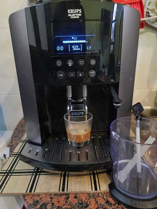 Кафе автомат KRUPS с оставаща гаранция до края на март 2026г.
