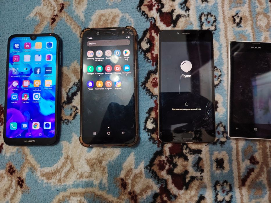 Телефоны из разных моделей