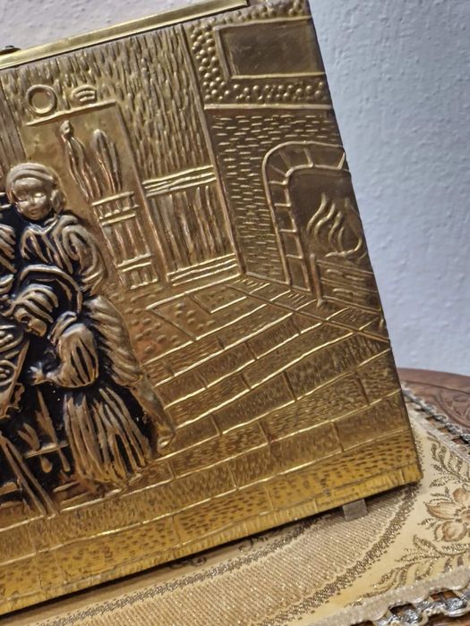 Английска поставка за вестници с месингов обков