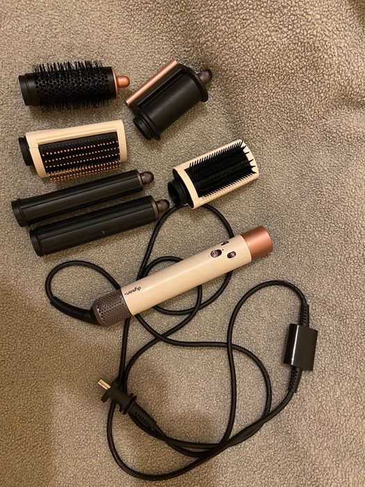 Продам дайсон оригинал хорошом состояние