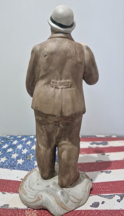 Оливър Харди, 17см. височина.