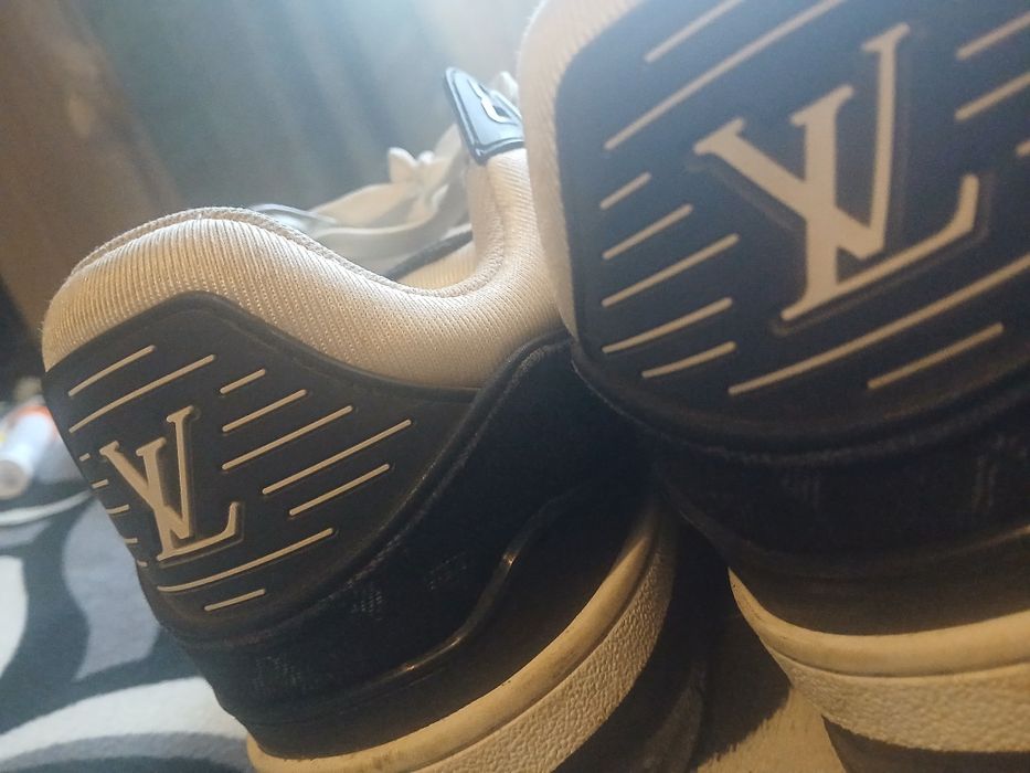 Louiss Vuitton..