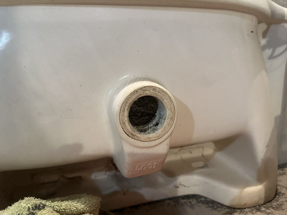 Шкаф за баня с умивалник