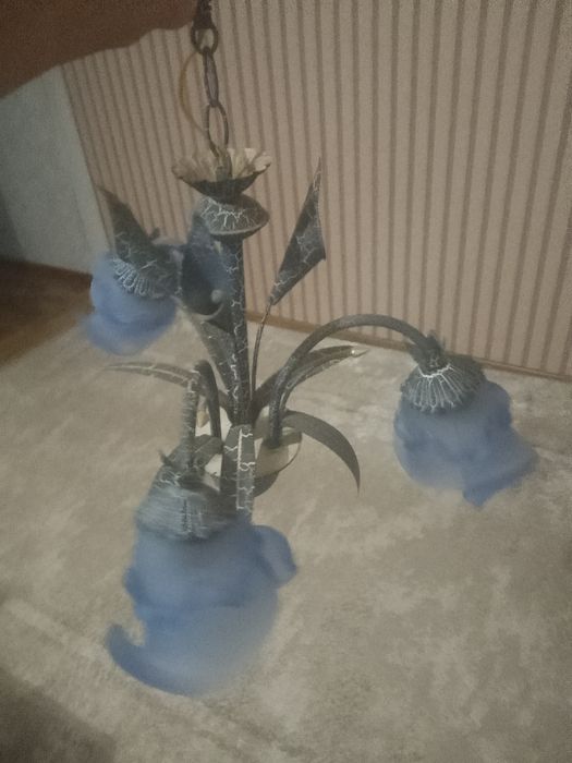 Продам.     Люстры.   Не       дорого