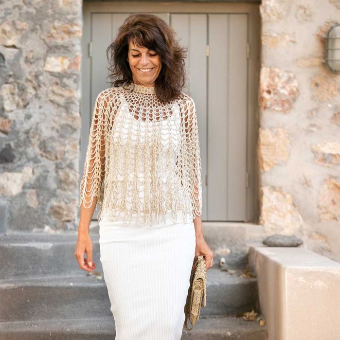 Уникалена наметка ръчно плетена с ресни в злато и чанта