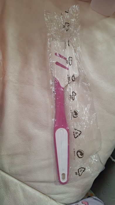 Розовый силиконовый скребок Tupperware