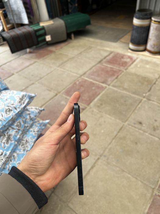 Продаю. айфон 13