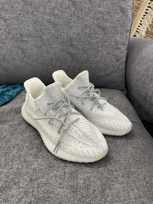 yezzy 350 v2 bone