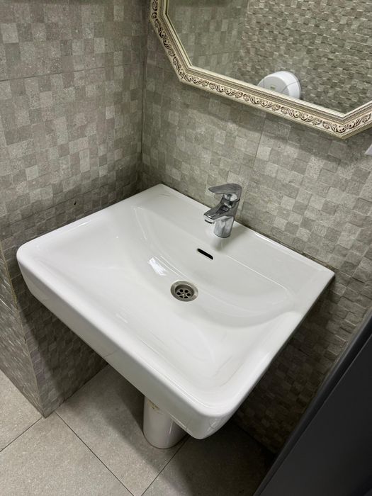 Продам унитазы, раковины, зеркала