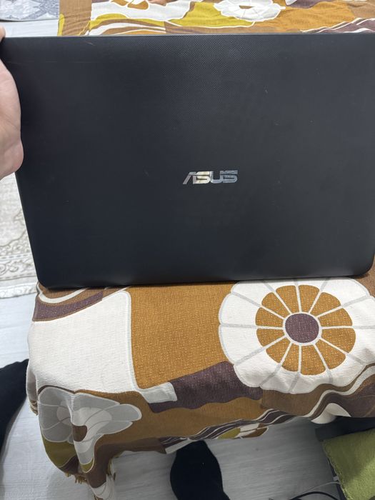 Продават се 2 лаптопа