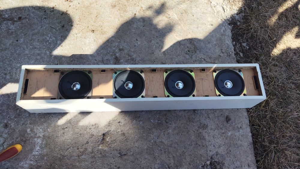 Boxe înalte cu 4 difuzoare