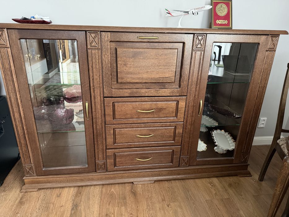 Продам кровать, диван детский,стол, витрину