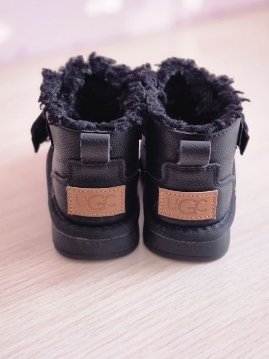 Продам детские зимние угги!!!