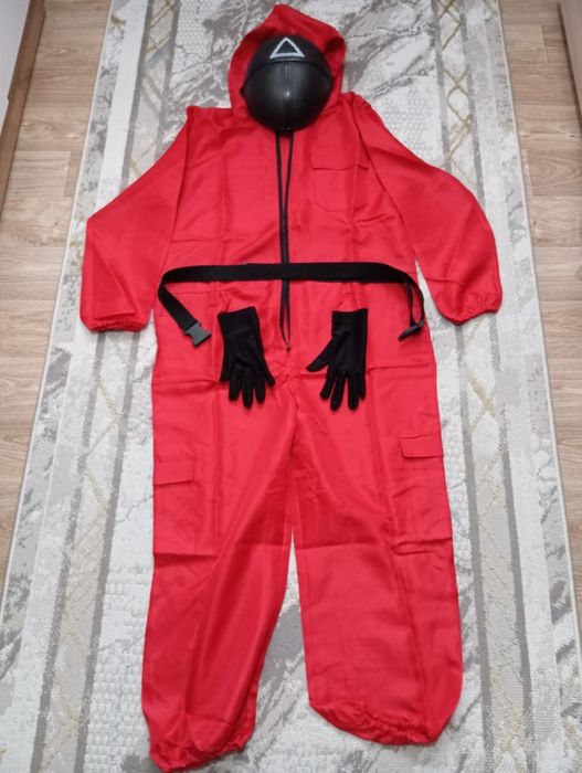 Продам костюм с маской.