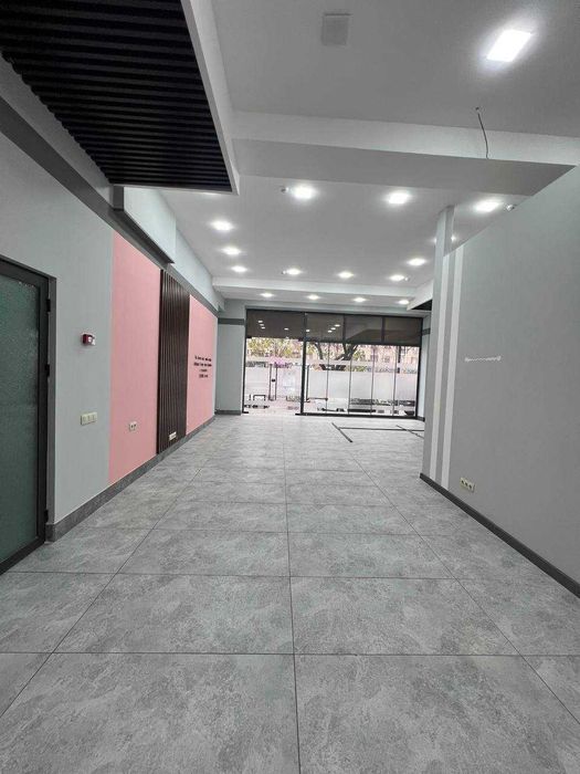 Улица Паркентская.Сдам в аренду салон или шоурум  140кв.м. на 1 линии.