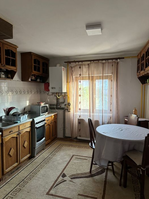Închiriez apartament cu doua camere