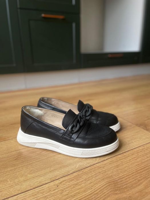 Лоферы и туфли белая подошва