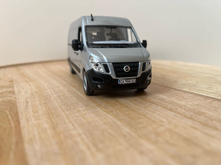 Nissan NV400 1/43 Norev