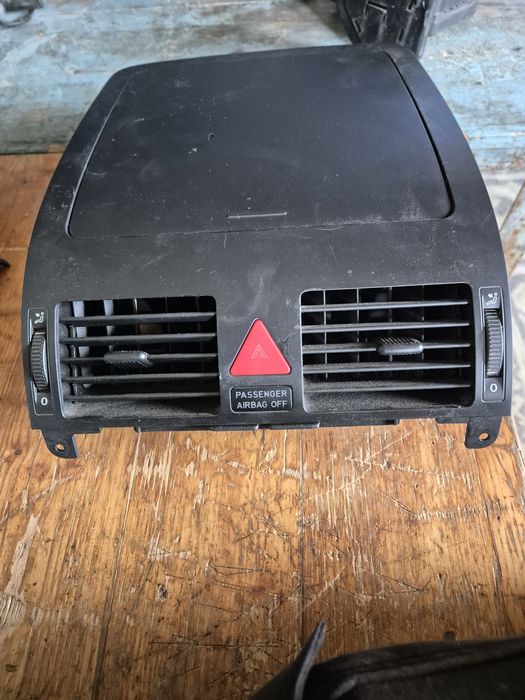 Оригинална Средна Жабка за VW Тоаран 2004- 2008г