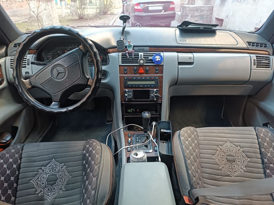 Мерседес   Е-2.8