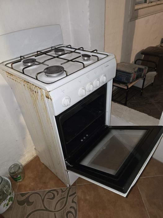 Продам газовую плиту 4 комфорки