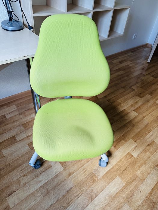 Продам детское растущее кресло Rifforma