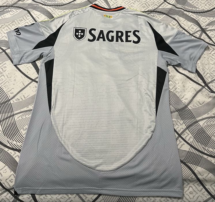 Оригинална тениска на Бенфика