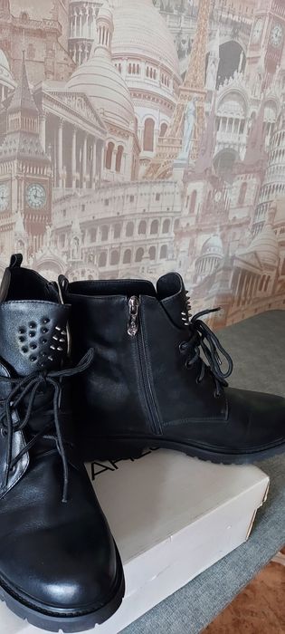 Продам женские ботинки на весну