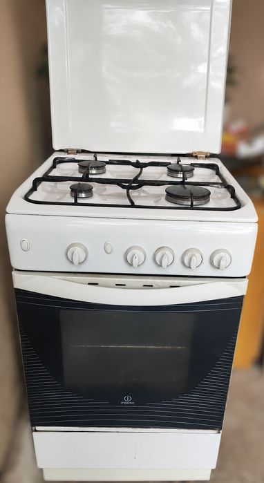 Продам газовую плиту Indesit