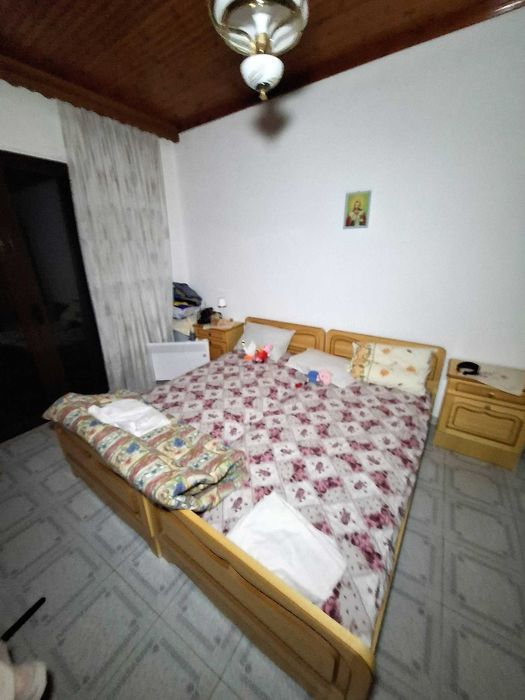 Продава триетажна къща 250 м2 и двор 400 м2 в Аспровалта, Гърция