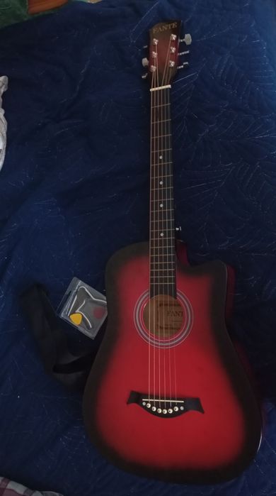 продам хорошую гитару