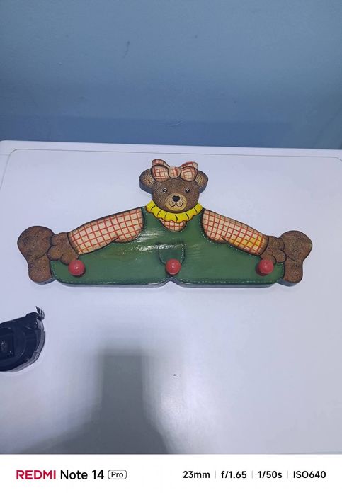 Стара дървена закачлка ръчно рисувана