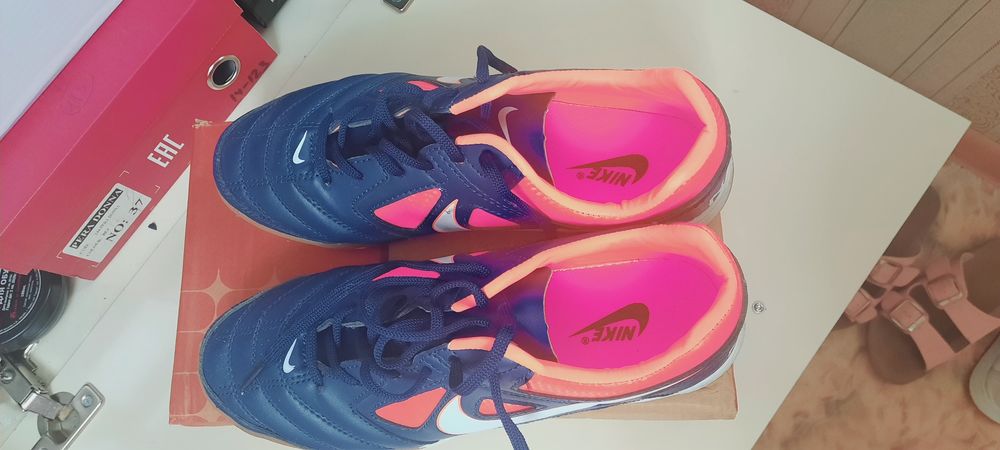 Кроссовки-бутсы  Nike 37-38 размера