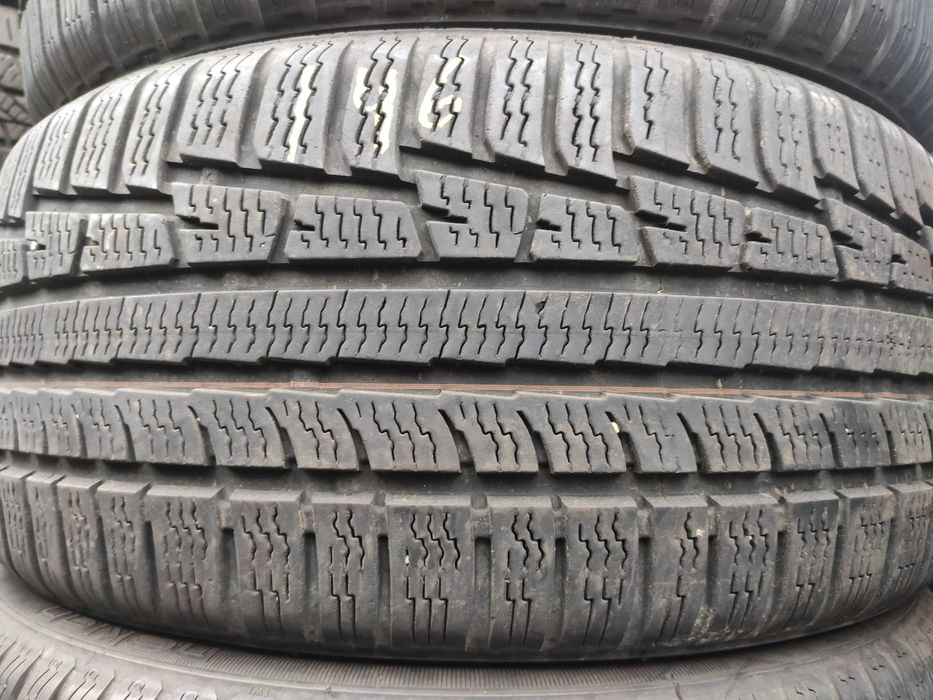 2бр Всесезонни гуми 215 40 17 - Nokian