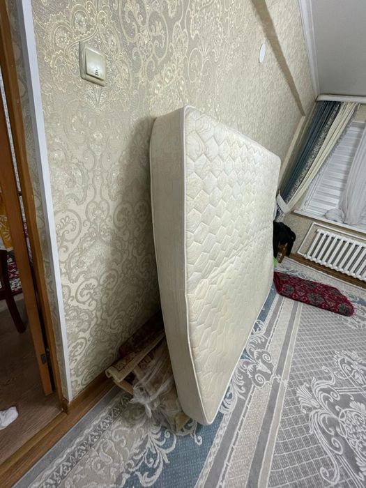 Матрас белый 2х спальный 200/160