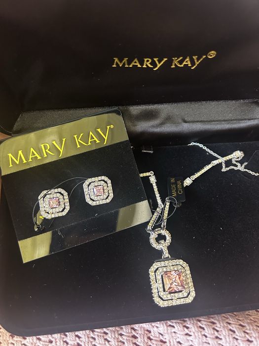 Продам комплект бижутерии