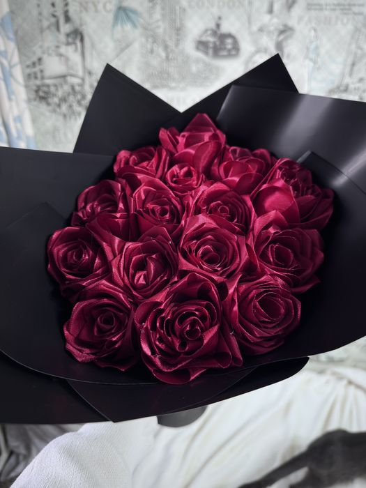 Розы из атласных лент