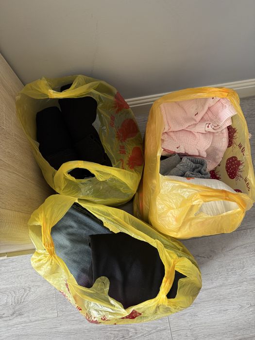 Одежда женская, размер S. Мужская, размер S, M. Детская на 2-4 года