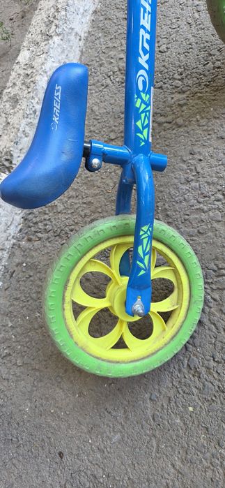 Продам беговел для детей от 2-6 лет