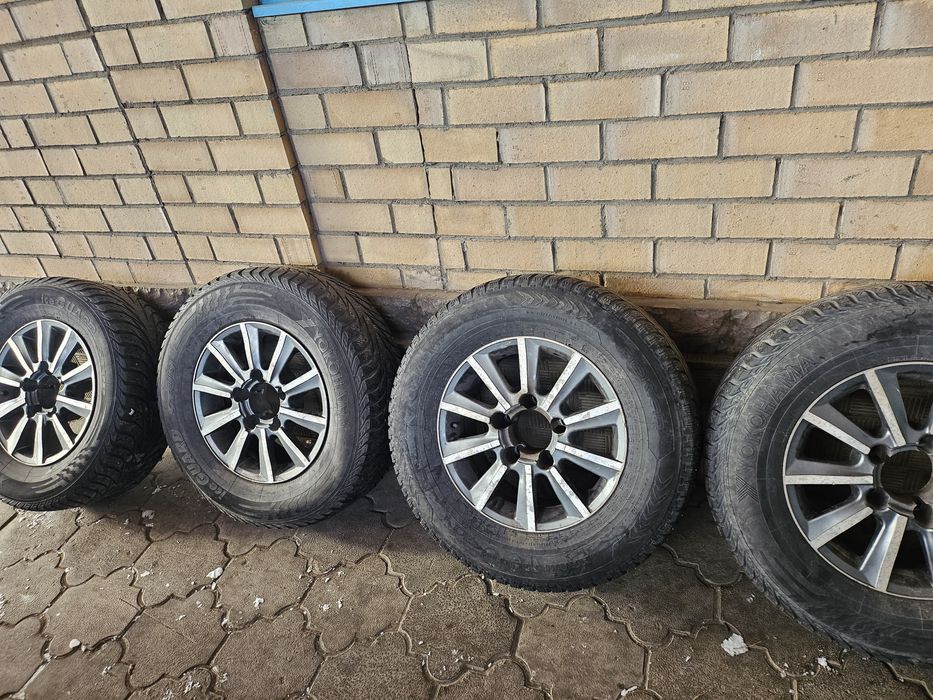 Продам б/у 275×65×17 шины с дисками