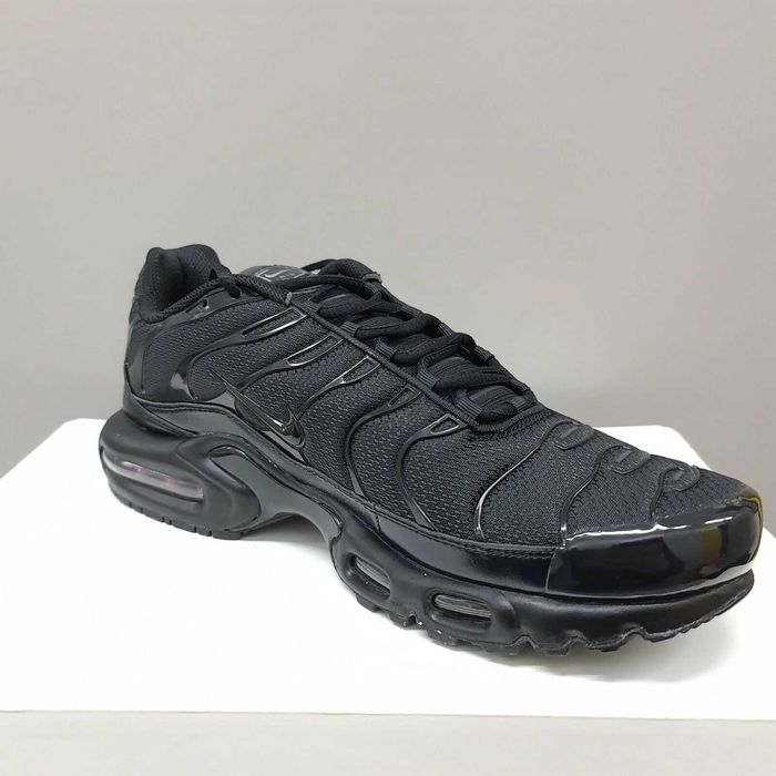 Nike TN Triple Black / Outlet